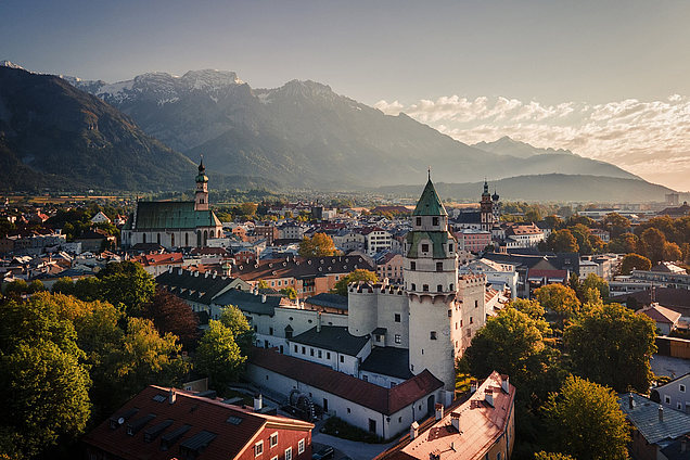 hd-altstadt-hall-in-tirol-sommer-sonnenaufgang_tourismusverbandhallwattens