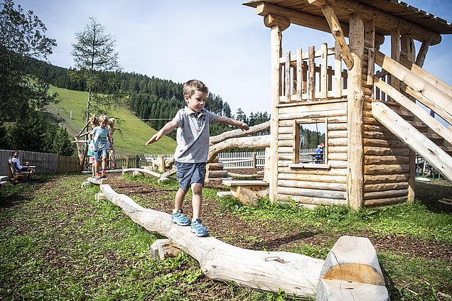 Kleinkinderbereich-Tulfes-Kugelwald-Kinder-hall-wattens