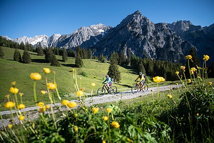 E-Biken-Walderalm-Sommer-aktiv-Gnadenwald-Hall-Wattens